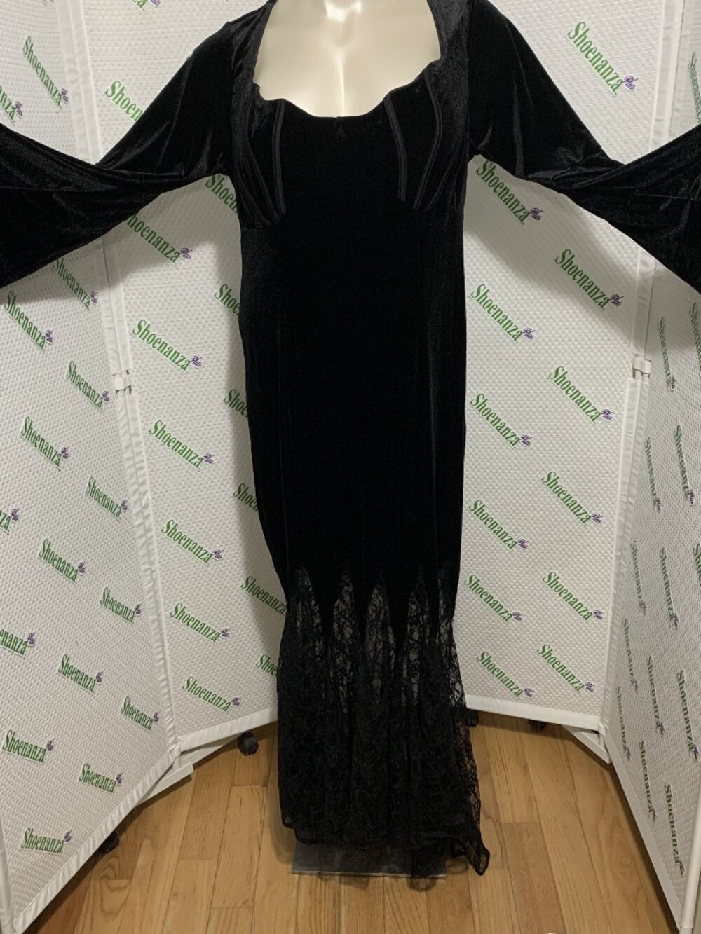 Torrid Dress Morticia Addams Elvira Maven Velvet Costume Halloween Plus 4 26